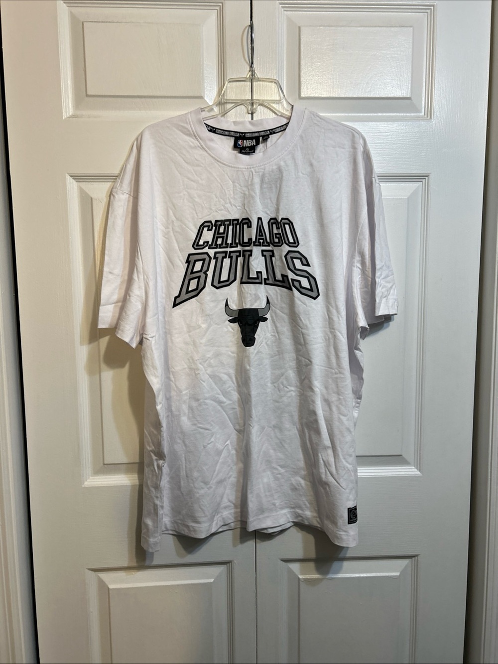 NWT NBA Chicago Bulls White Size 3XL Men's Graphic T-Shirt by Josh Denzel